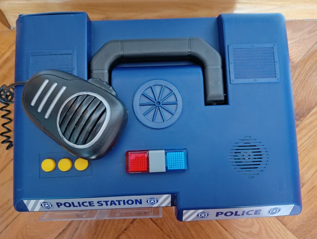 Dickie Toys   Stacja Baza Policyjna z garażem