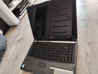 Laptop Acer w całości