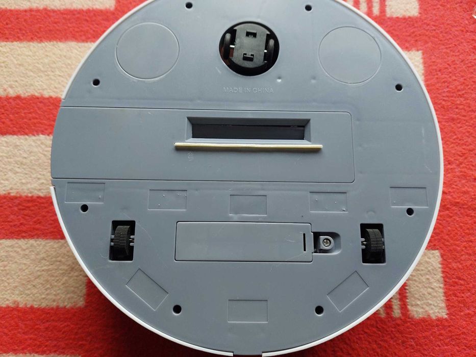 Робот-пилосос   RoboCleaner