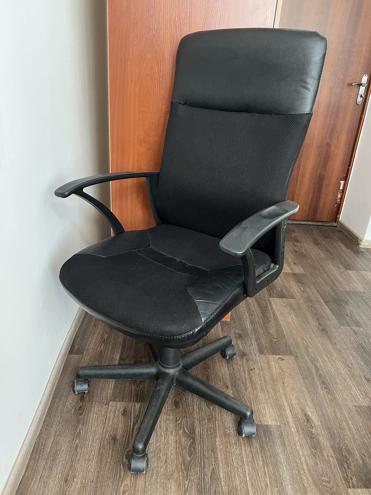 Офісне крісло, стул