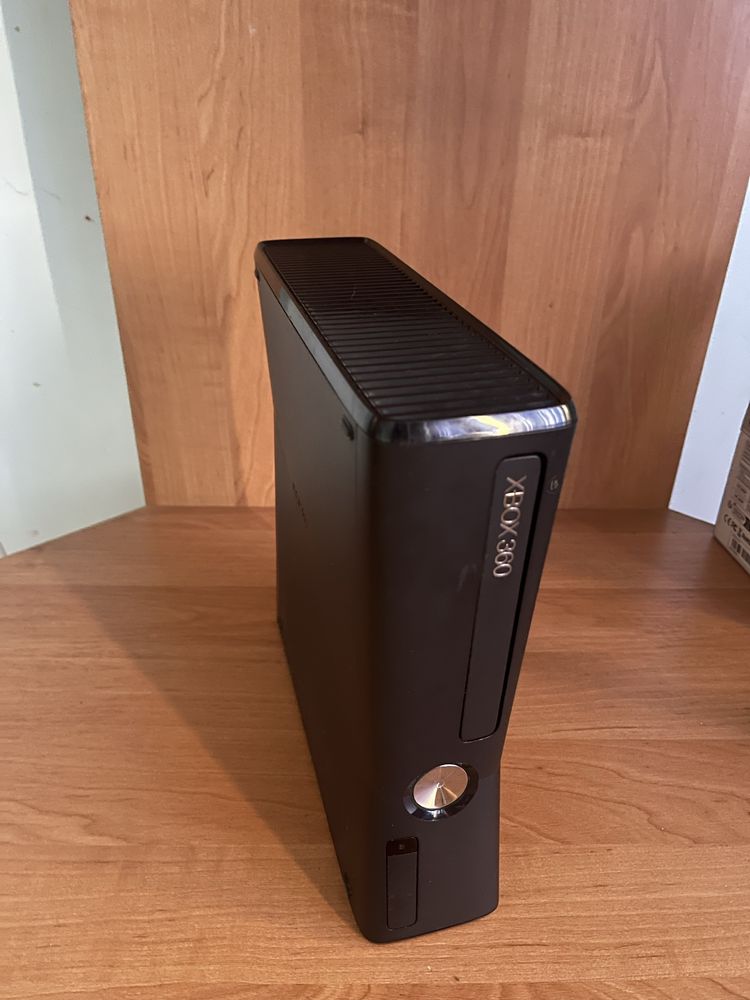 Продам Xbox 360 freeboot