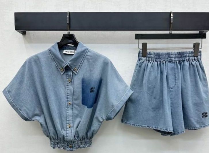 Piekny komplet miu miu