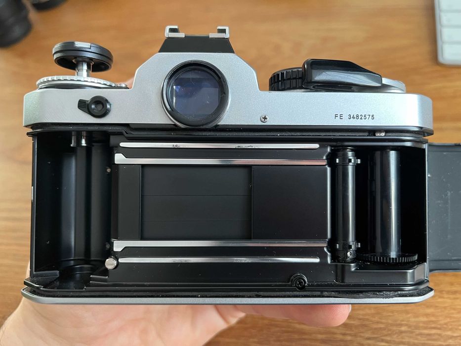 Aparat analogowy Nikon FE