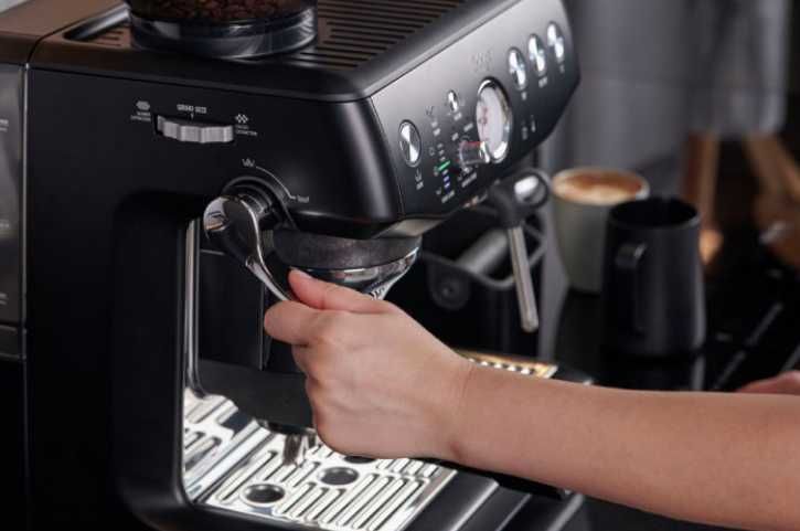 NOWY Kolbowy ekspres do kawy Sage Barista EXPRESS IMPRESS SES876BTR