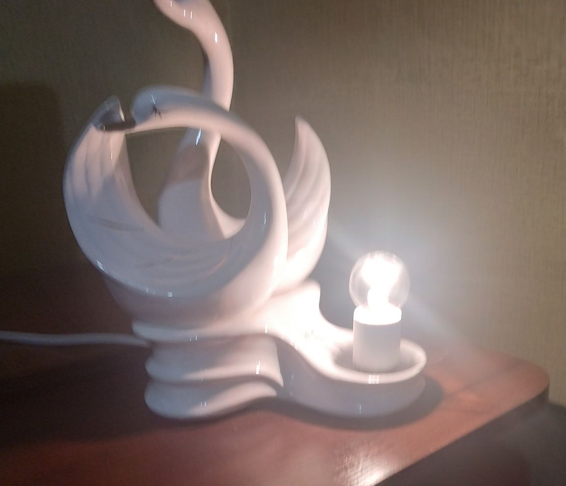 Настольный светильник "Лебеди"