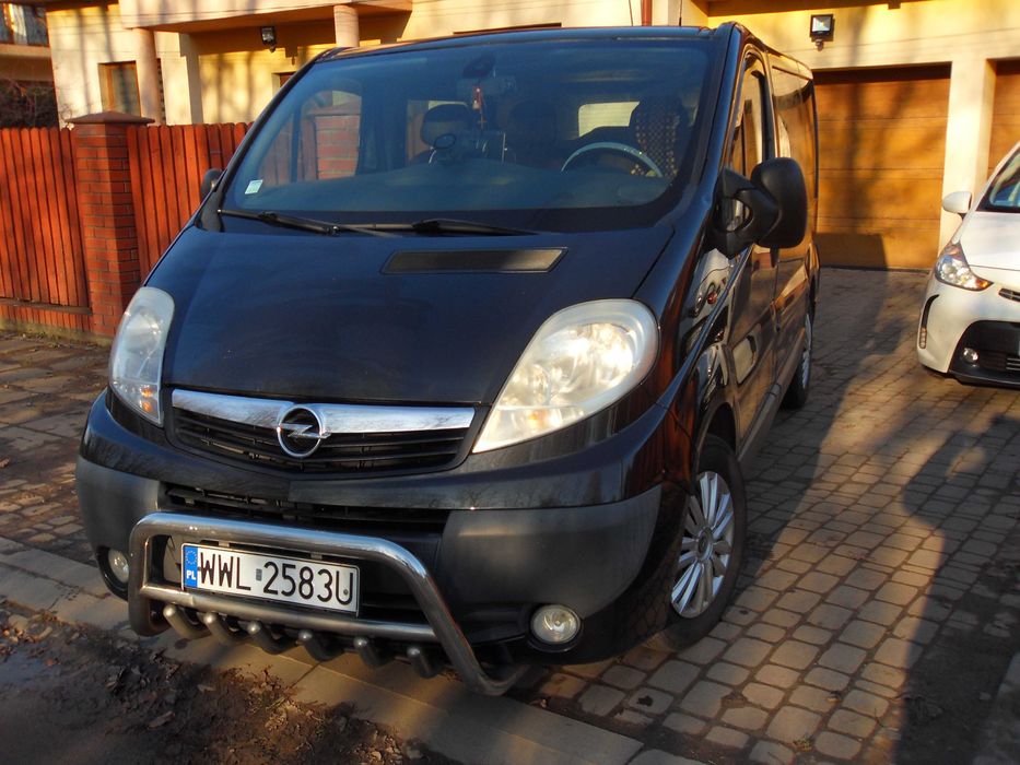 Opel Vivaro 2 l   Cdti  115 km Czarna perła
