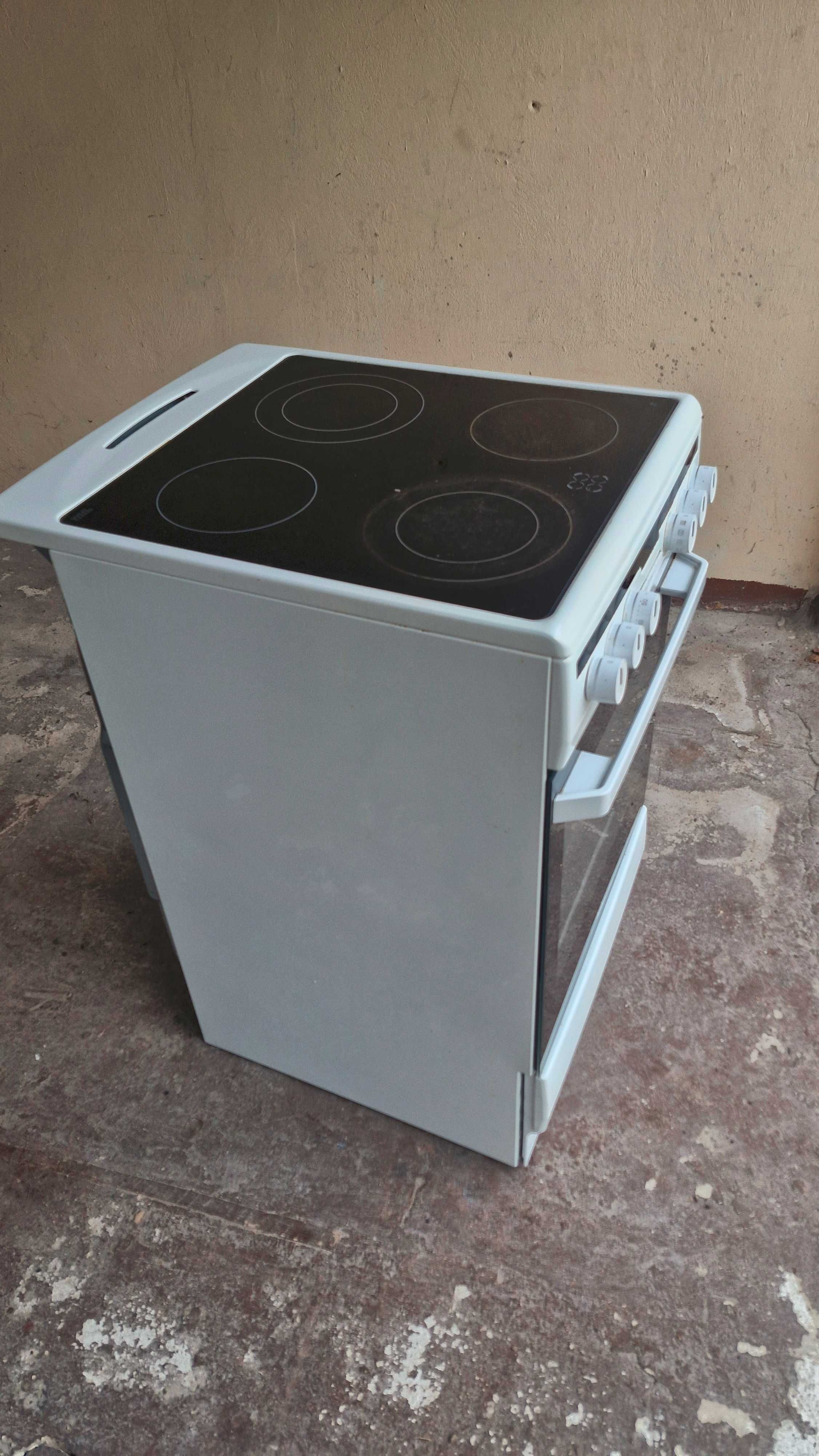 Kuchnia ceramiczna Amica 50 cm z piekarnikiem. Używana tylko 1 rok