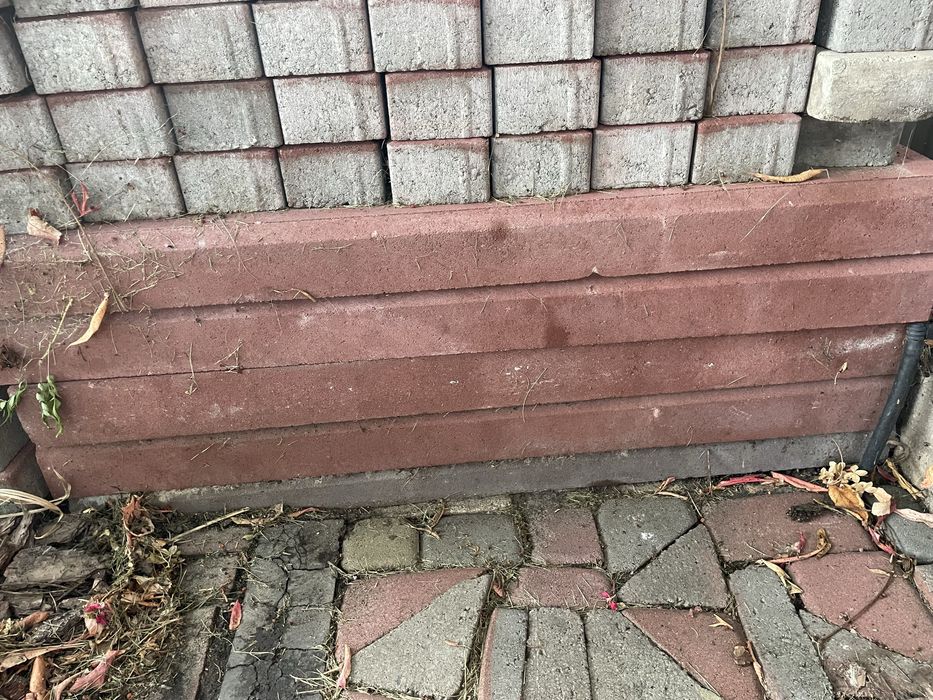 Продам Бордюр, бруківка( цегла тротуарна), відлив (лоток) залишки