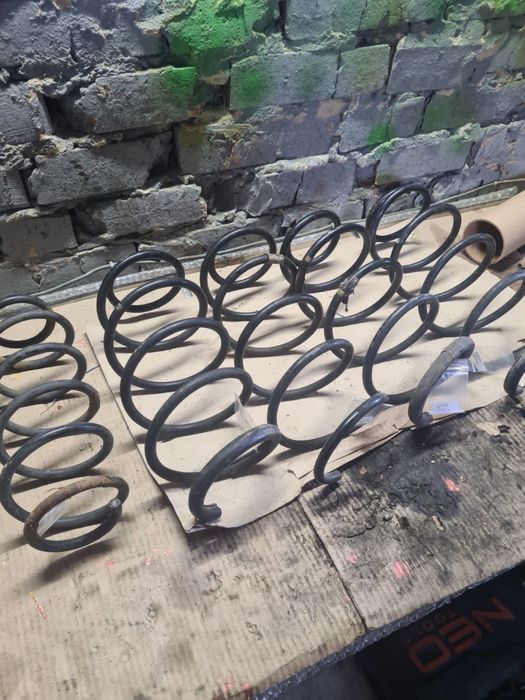 Пружини передні задні права ліва Mercedes w169 A150 A170 A200 А клас
