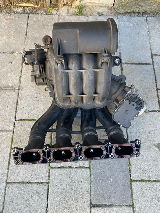 Колектор впуск випуск Audi VW 2.0 ALT