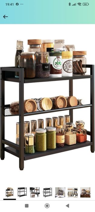 чорну металеву полицю для зберігання,