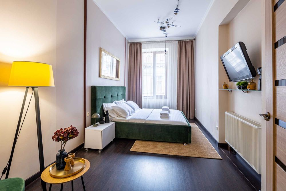 вул. Листопадового Чину 12/Оренда житла Подобово 4 кім. кв./для 10 ос.