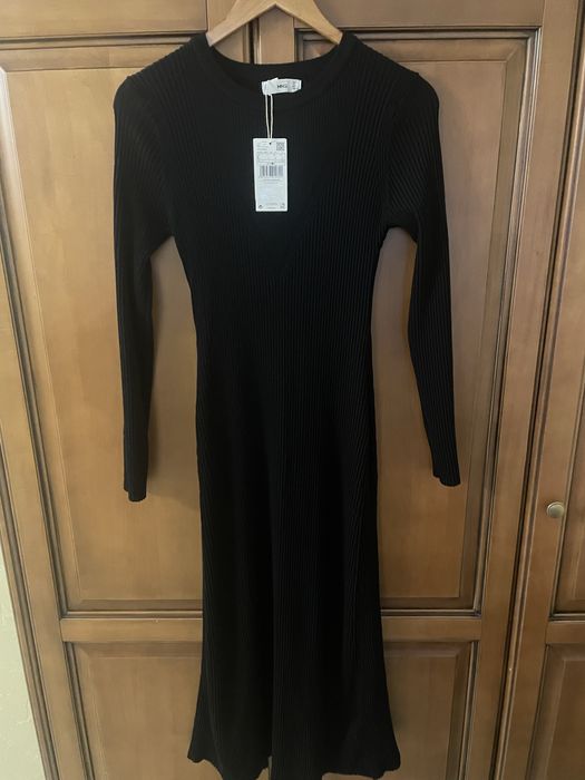 Чудова сукня в рубчик від Mango