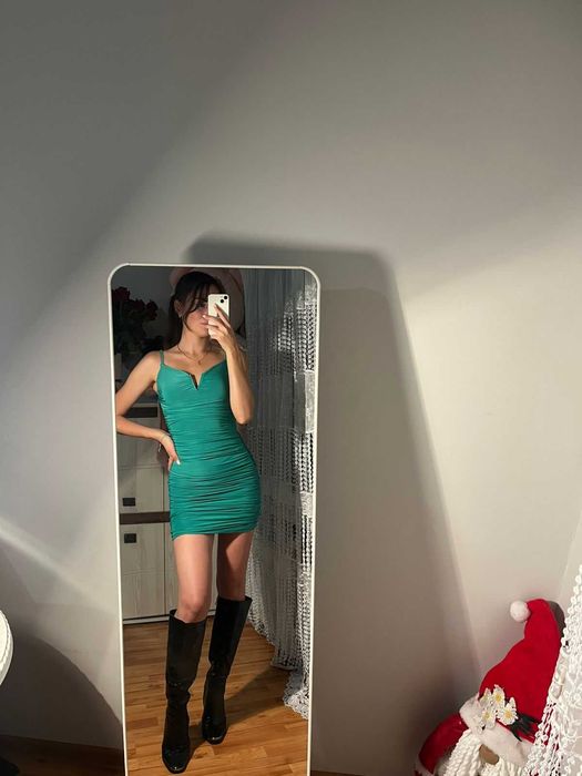 Сукня приталена коктейльна