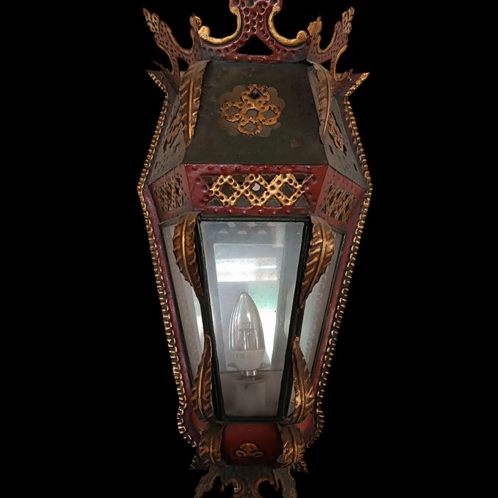 Aplique de parede antigo em folha de metal