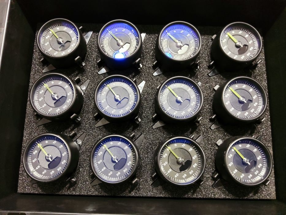Продам новые часы на Porsche