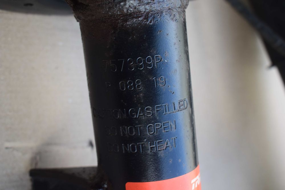 Zwrotnica mcperson lewa prawa przód ix35 Sportage 2.0 crdi 13r.4x4