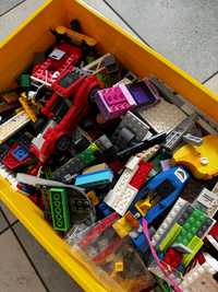 Klocki LEGO ok. 12 kg, w tym 3 statki Cobi i skrzynka Lego