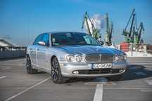 Jaguar XJR