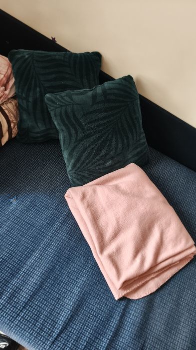 Pojedyncze łóżko z dużym schowkiem POŚCIELE PODUSZKI I KOCYK GRATIS