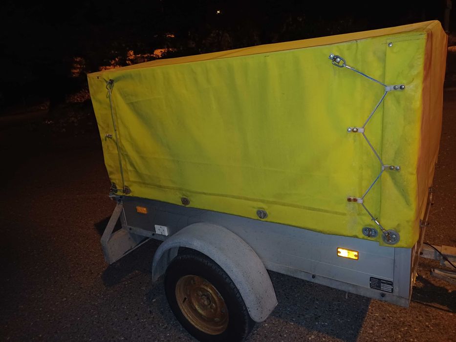 Atrelado  humbaur fechado