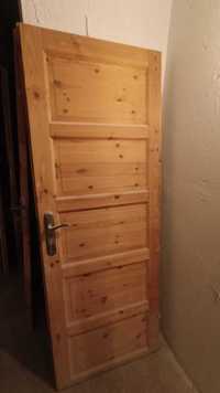 Solidne drewniane drzwi / 197 x 74 cm / Lewe