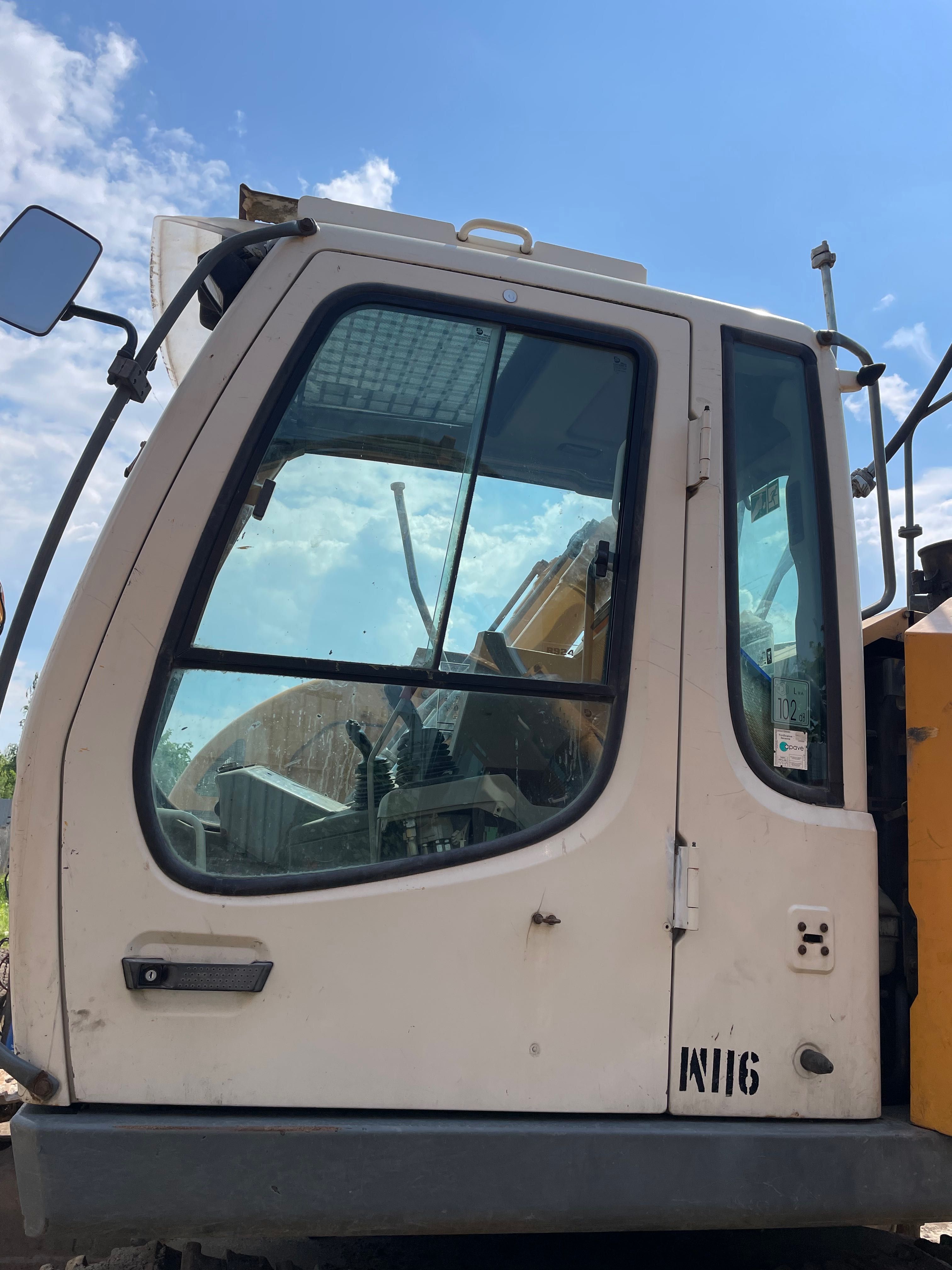 Kabina szkielet LIEBHERR R924C Compact koparka