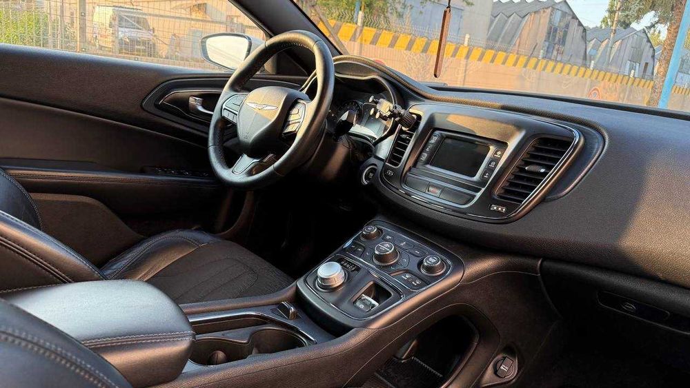 Продам авто Chrysler 200 Sport версія