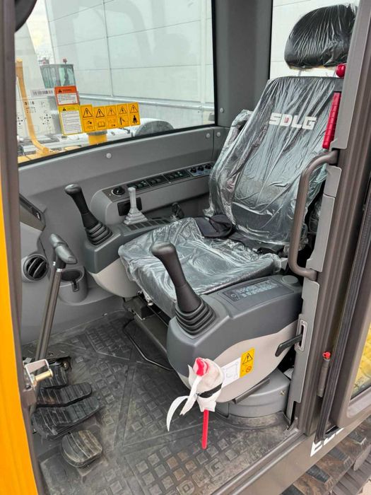 Гусеничний міні-екскаватор SDLG E660FL