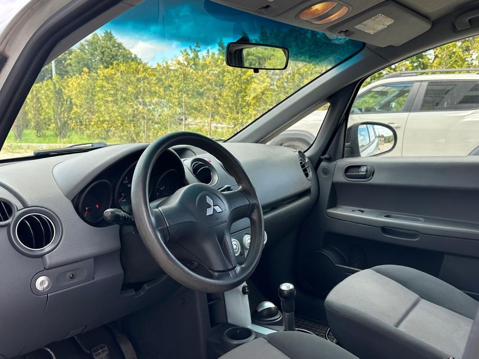 Mitsubishi Colt stan dobry, do jazdy.