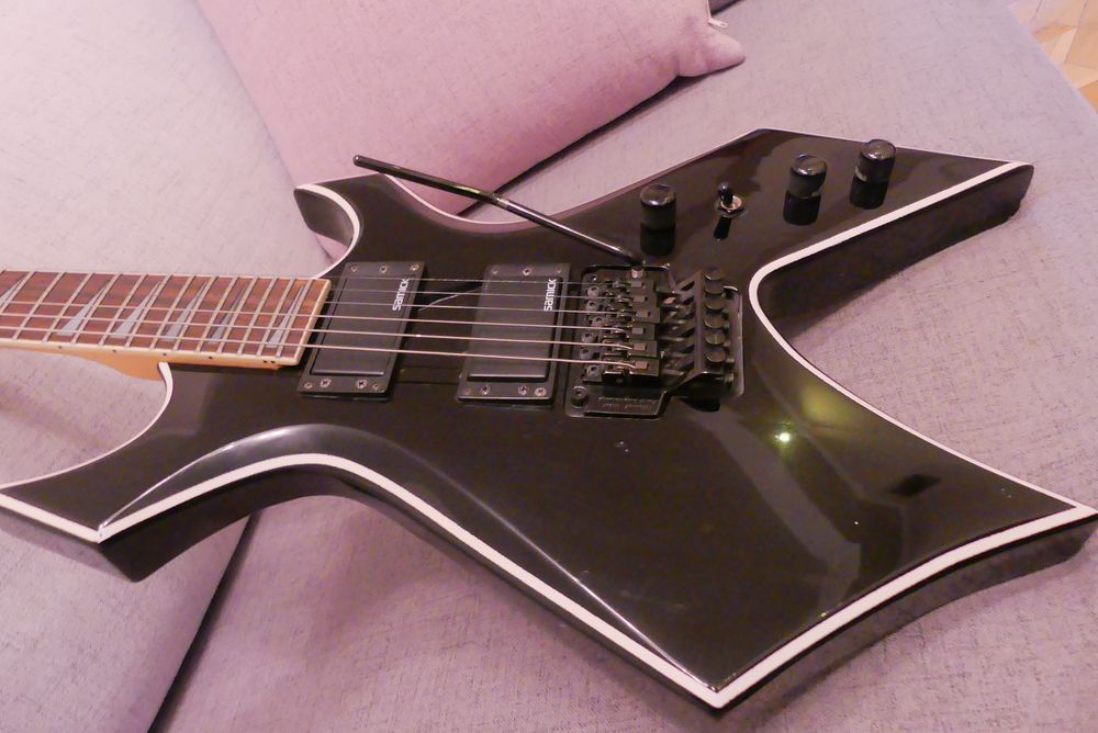 Gitara  elektryczna Samick Warlock WKRB 121