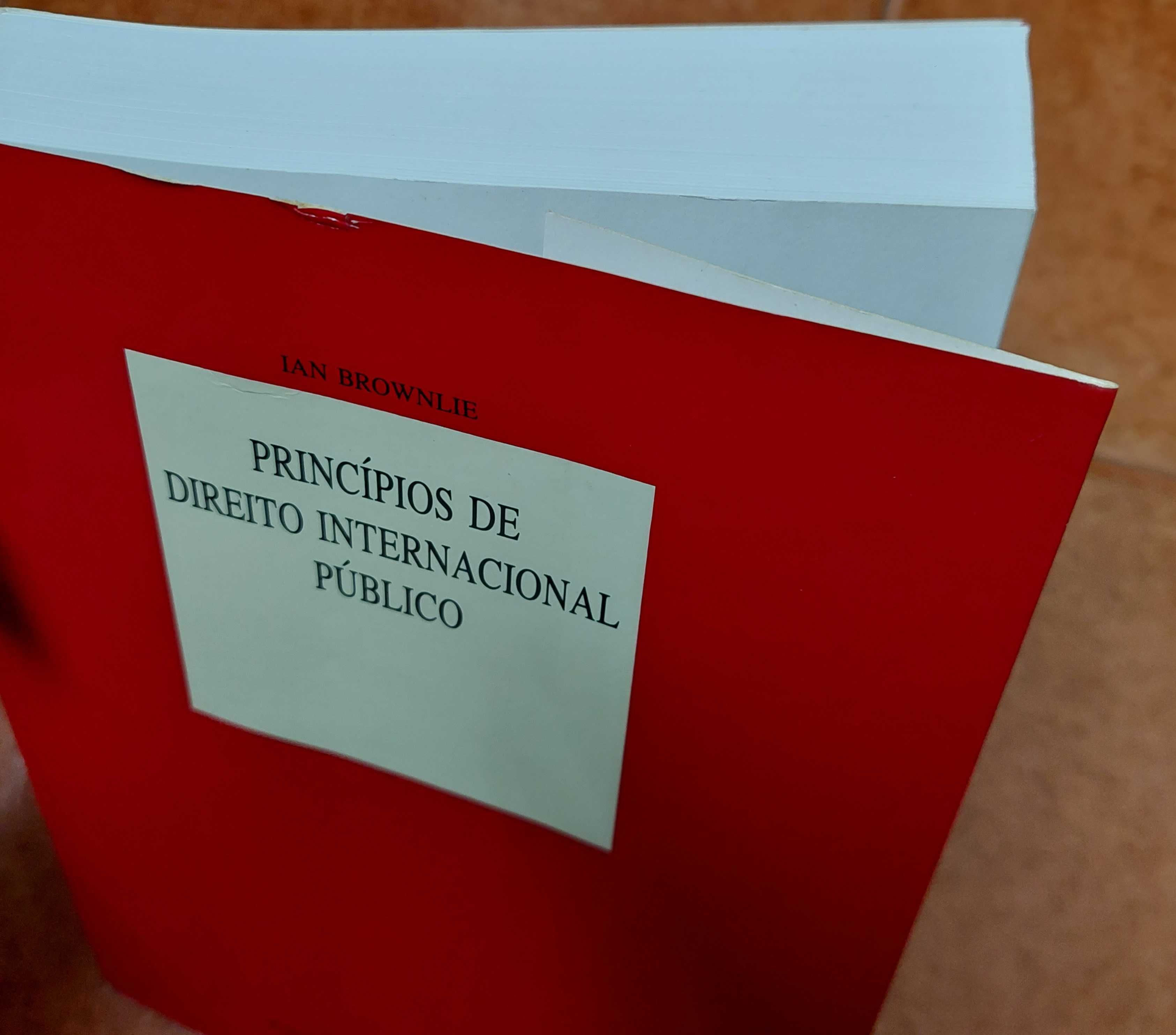 Princípios de direito internacional público, Ian Brownlie