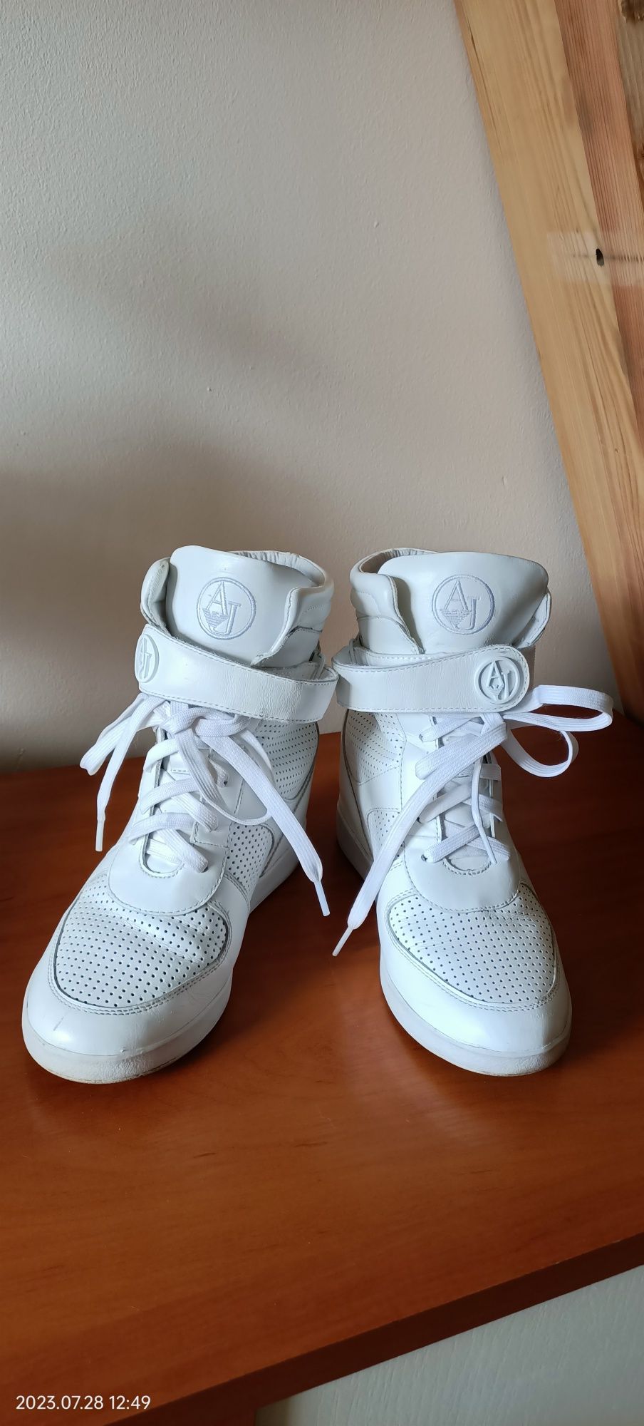 39 Armani Jeans sneakers