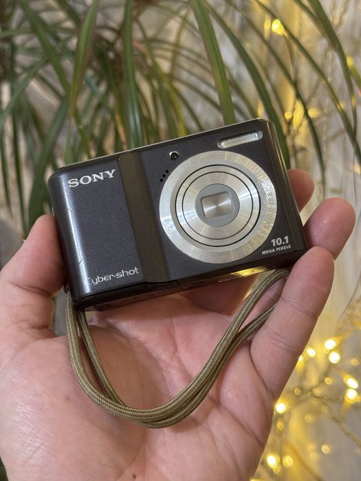 Цифровой фотоаппарат Sony DSC-S2000