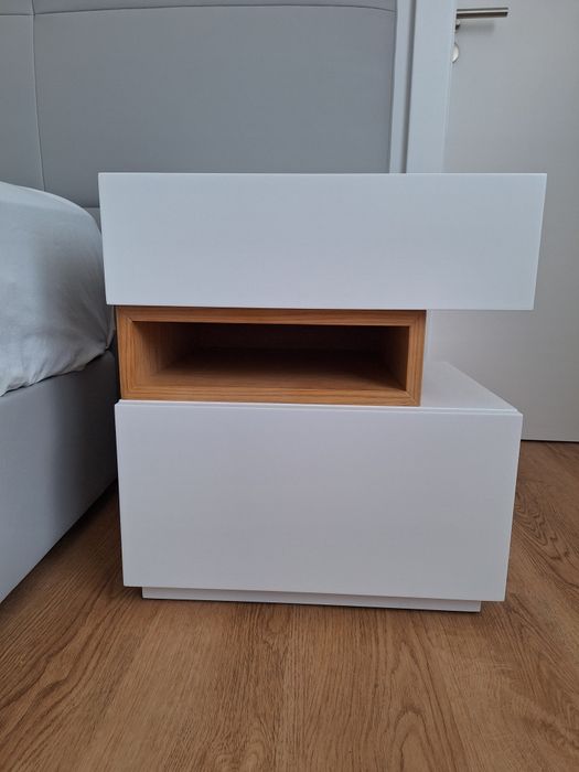 Conjunto de duas mesas de cabeceira novas