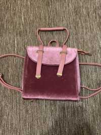 Рюкзак розового цвета