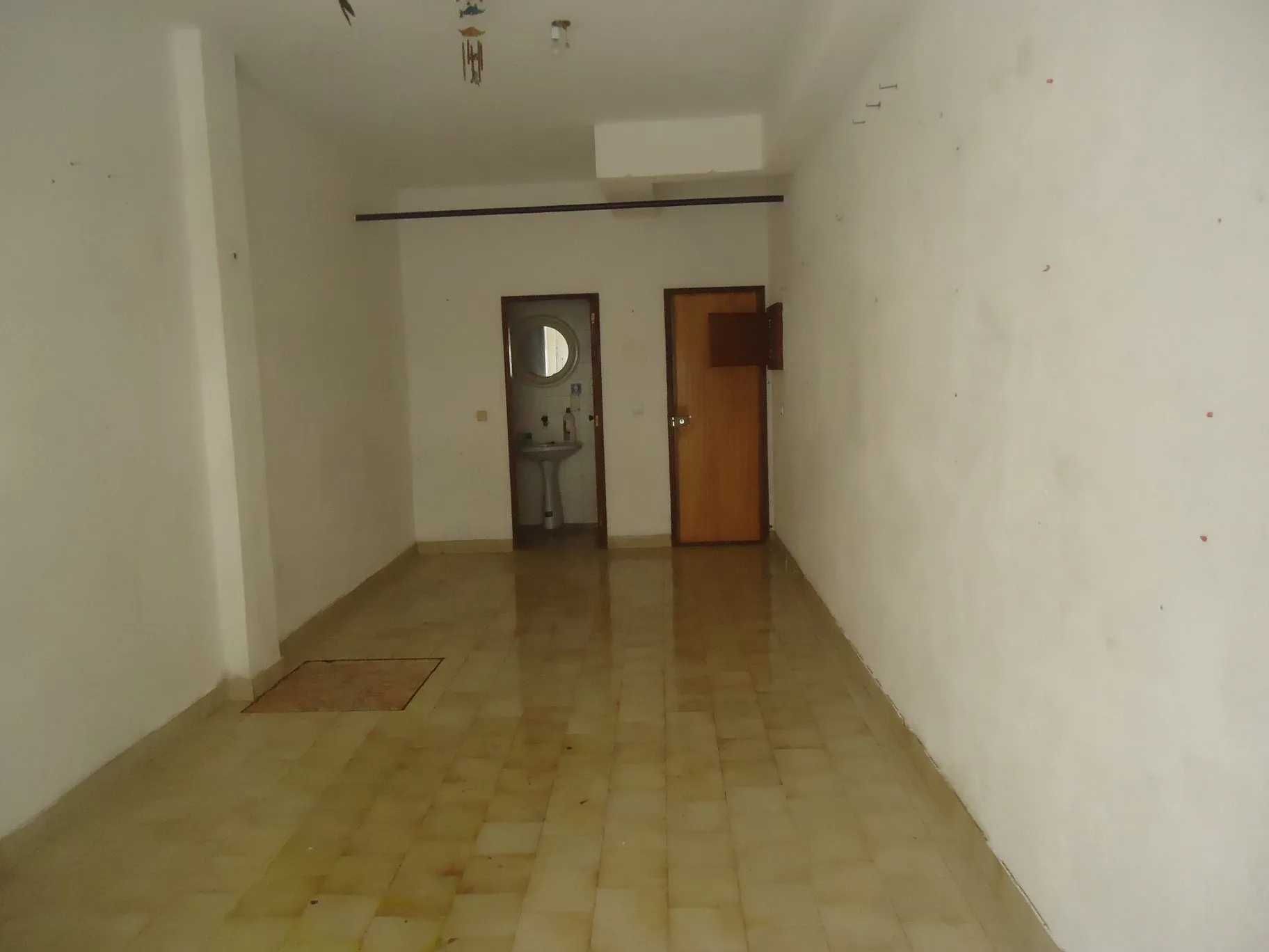 Garagem porta direta para a Rua