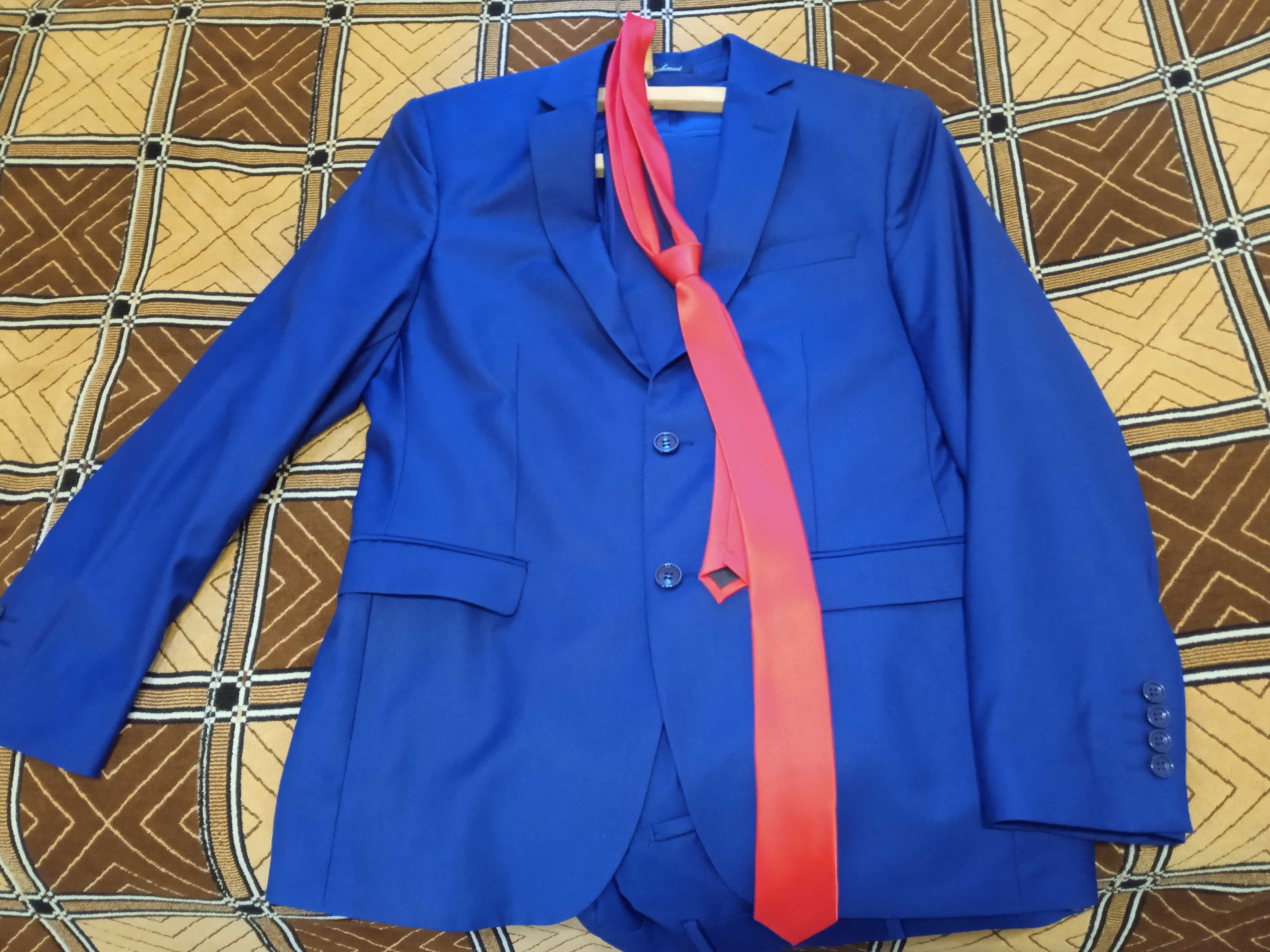 Чоловічий класичний синій костюм (Richmen), розмір 48 +  краватка