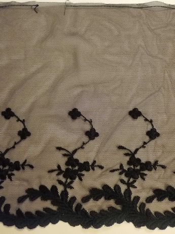 Koronka na tiulu, gipiura, czarny haft, drobne kwiatki - szer. 20cm