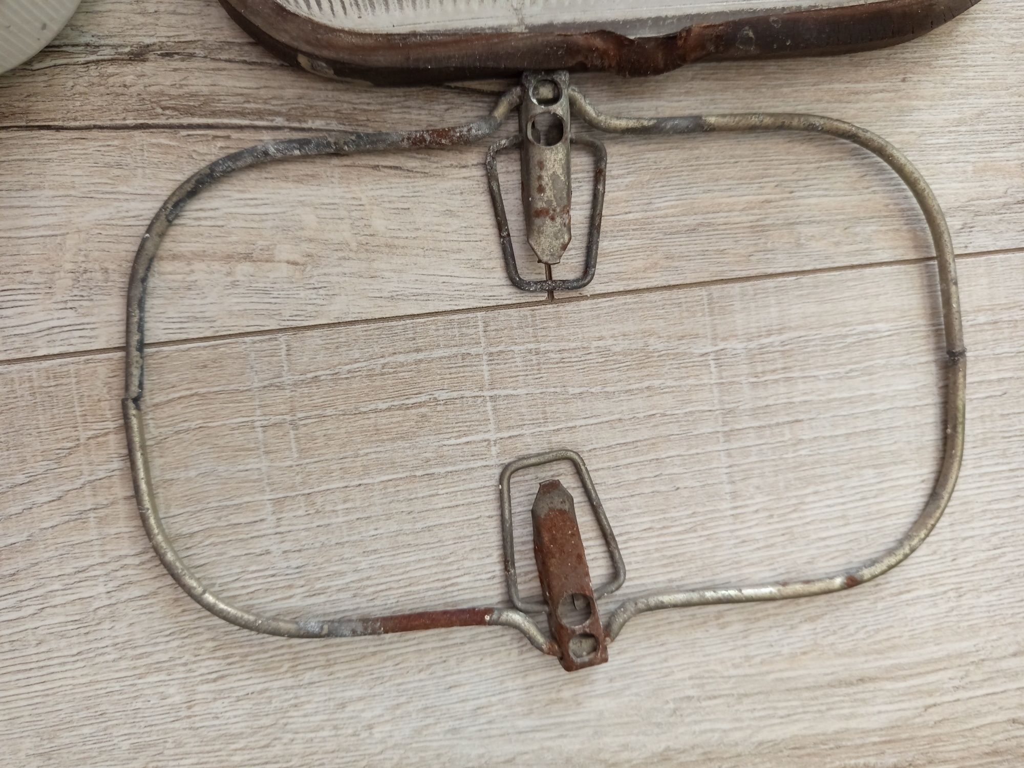 Lampa oprawa kanałowa przemysłowa lampa warsztatowa z okresu PRL