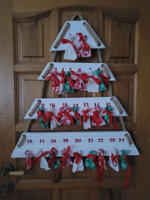 Choinka drewniana kalendarz adwentowy