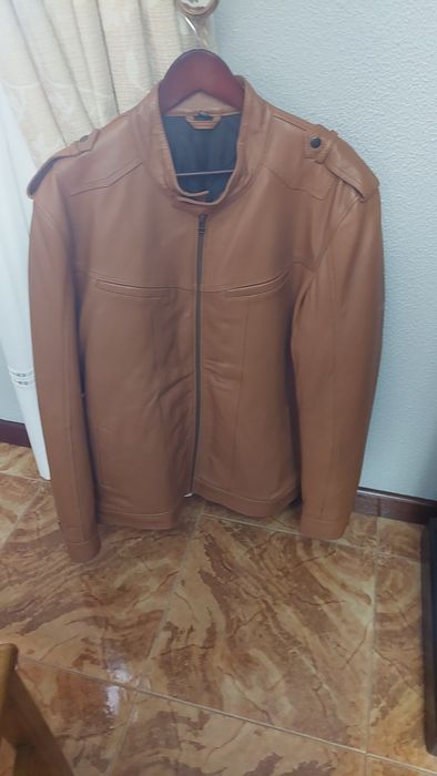 Casaco em Pele. Novo.