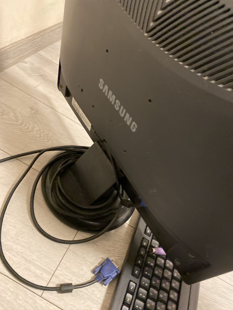Монитор+ клавиатура Samsung SyncMaster 226cw