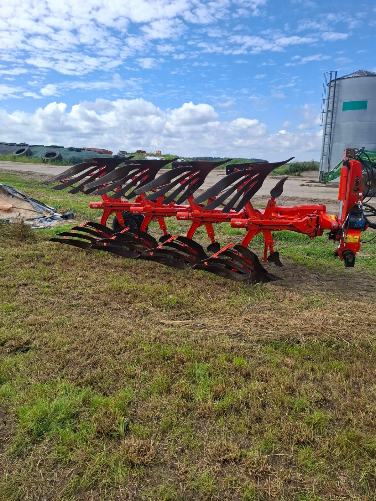 Pług obrotowy Kuhn Vari Master 123