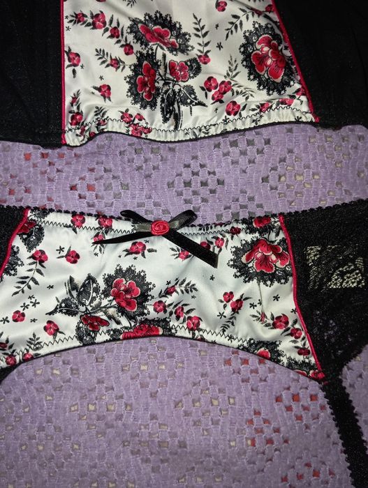 Корсет 2 шт - горохами,в цветочек