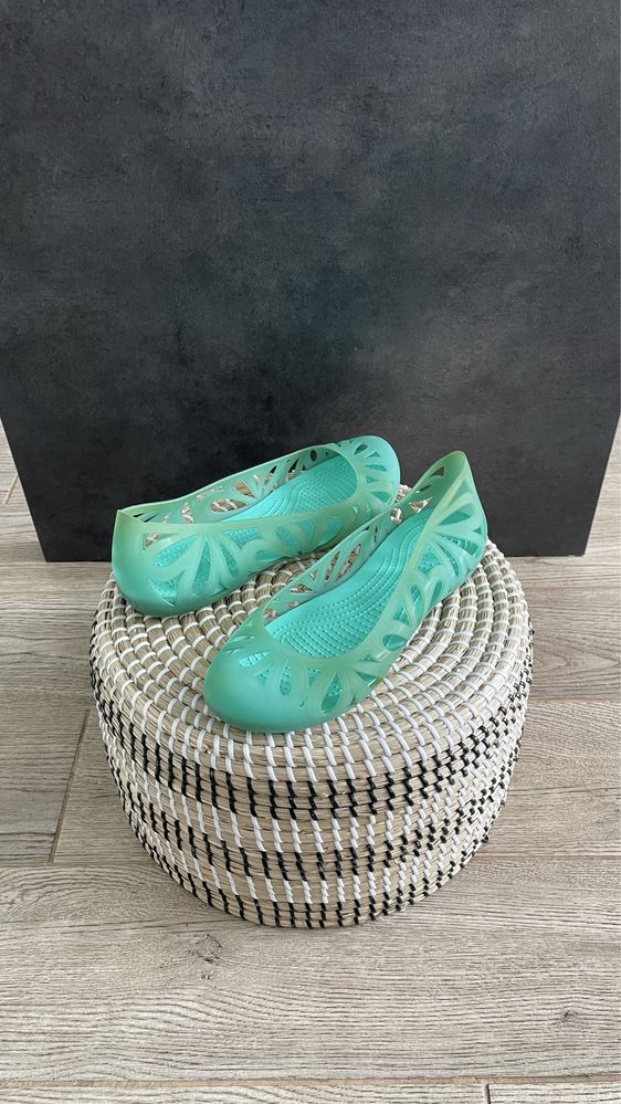 Crocs baleriny Adrina III Flat W10 41/42