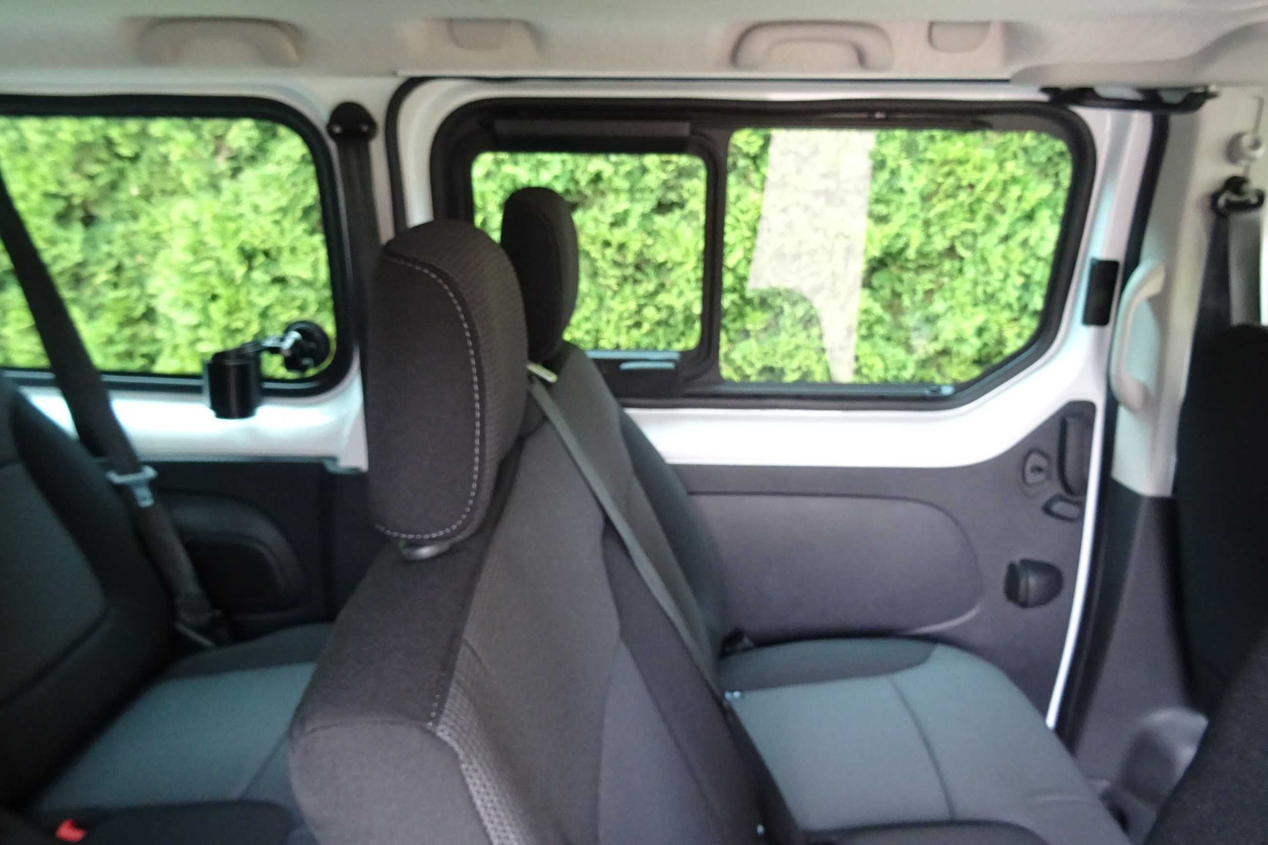 Renault Trafic L2H1 9 os. tylko 134000km jak nowy . 2.0 CDTi Automat