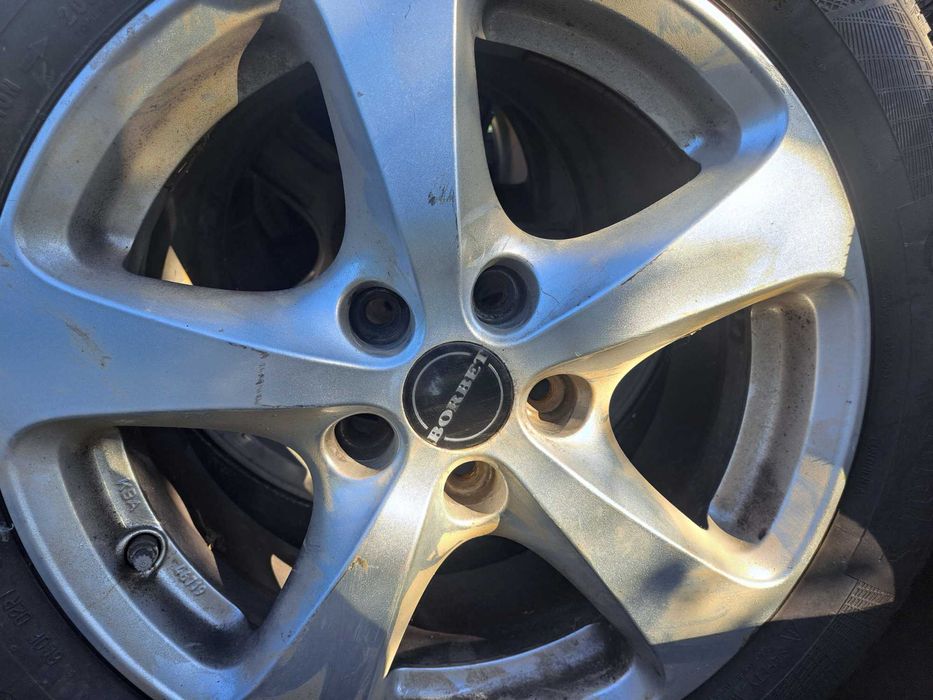 Opony zimowe na felgach aluminiowych Borbet 205/55 R16