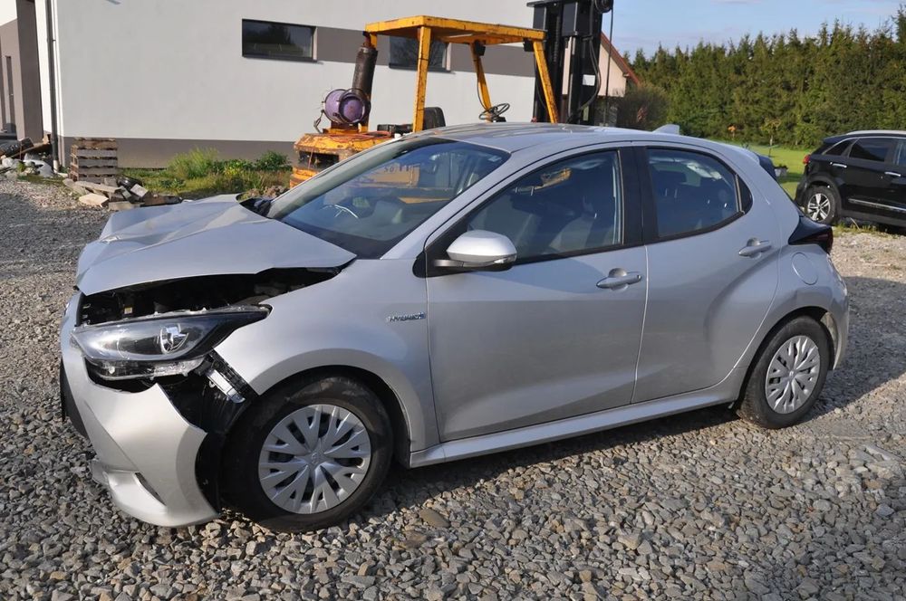 Toyota Yaris Hybrid klimatronik kamera navi super wersja.