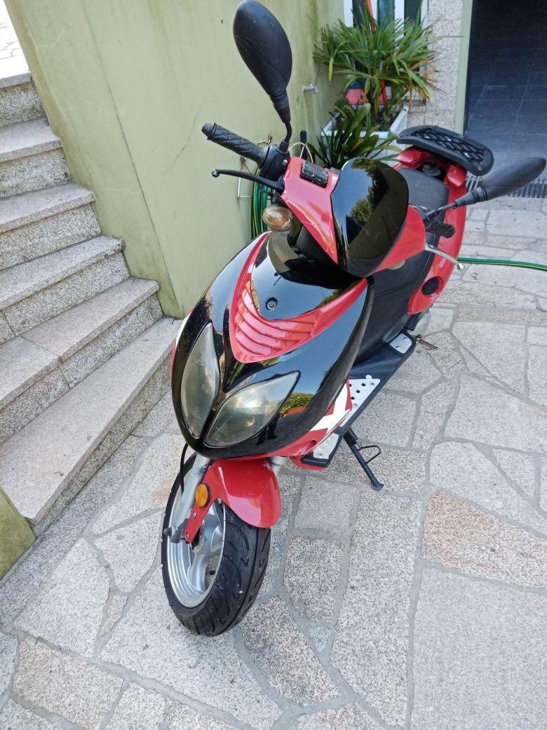 Scuter 125cc Jonway  usada para venda